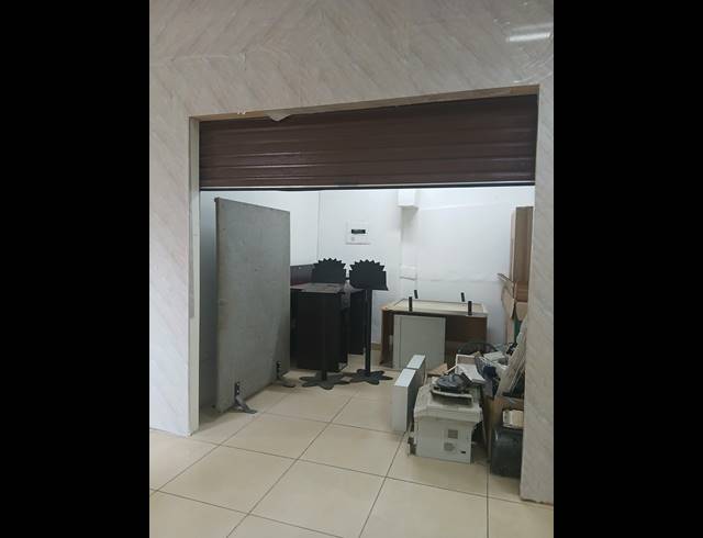 95M² BUSINESS TO LET IN ZINNIAVILLE